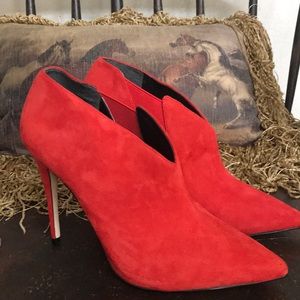 Guess Gorgeous Cherry Red Suede Heels. Size 6.